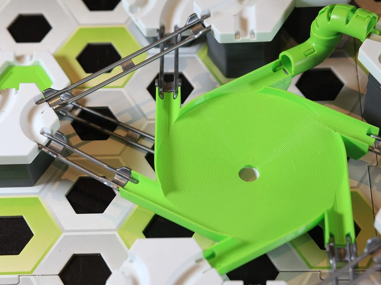 Circuit de billes GraviTrax avec une méga toupie verte imprimée en 3D par TracksCreationS