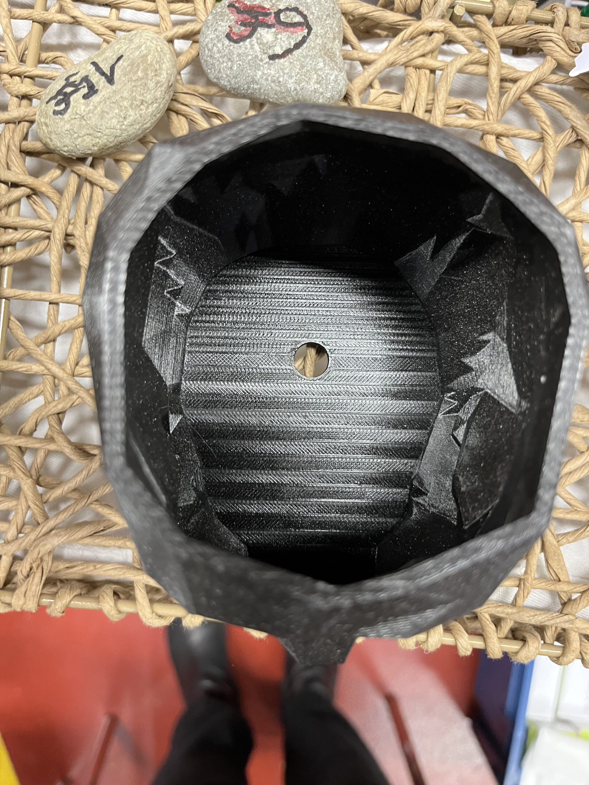 Pot Crâne Low Poly Noir – Tête de Mort – Pot à Crayons / Cache Pot – Image 4